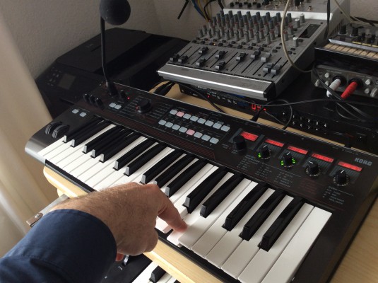 Korg R3 under press