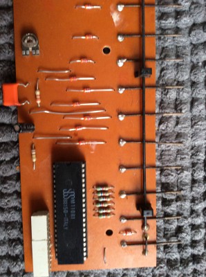 Part of the keyboard PCB before cleaning - the M110 custom chip responsible for key scanning and frequency division is on the left, the black rail is supposed to make contact with the little horizontal black worms, which are actually pieces of spring. 