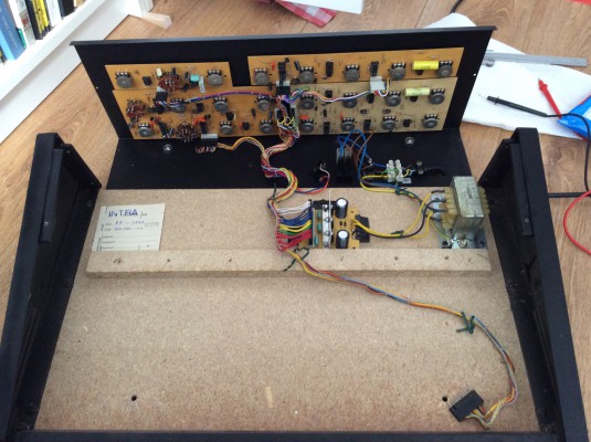 Jen SX housing opened: front panel with analog PCBs on top, keyboard with scan/divider chip removed