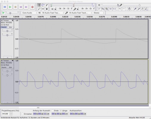 Sawtooth wave compared to sawtooth with added sub-osc, played one octave higher