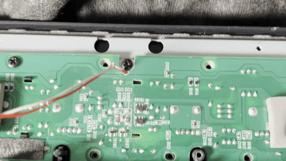 Back of the PCB, cable leading though screw notch